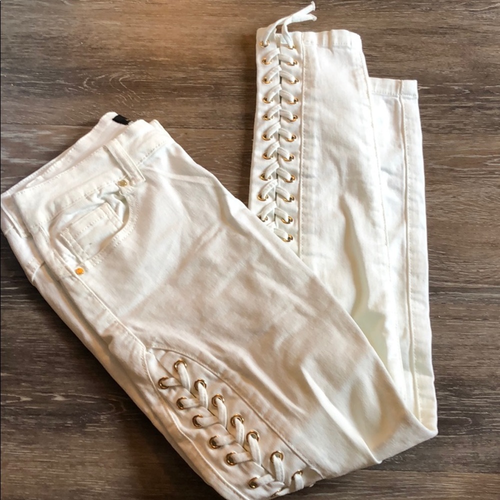 Realty jeans Sz small (0-2) white with accents